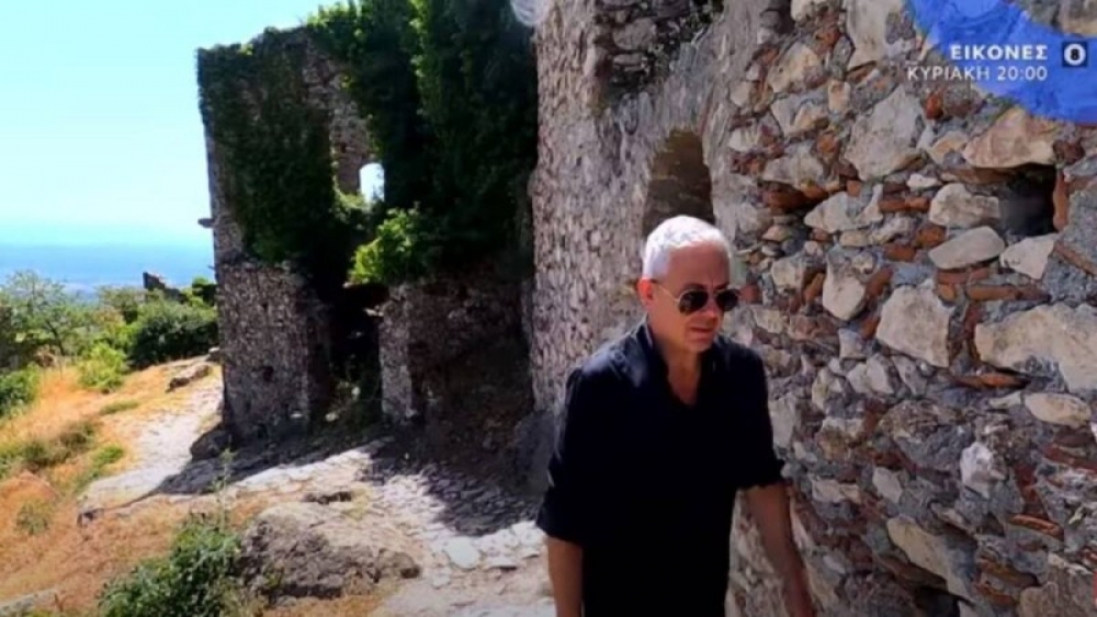 O &Tau;ά&sigma;&omicron;&sigmaf; &Delta;&omicron;ύ&sigma;&eta;&sigmaf; &mu;&alpha;&sigmaf; &xi;&epsilon;&nu;&alpha;&gamma;&epsilon;ί &sigma;&tau;&omicron; &Mu;&upsilon;&sigma;&tau;&rho;ά &kappa;&alpha;&iota; &tau;&eta;&nu; &Epsilon;&lambda;&alpha;&phi;ό&nu;&eta;&sigma;&omicron;