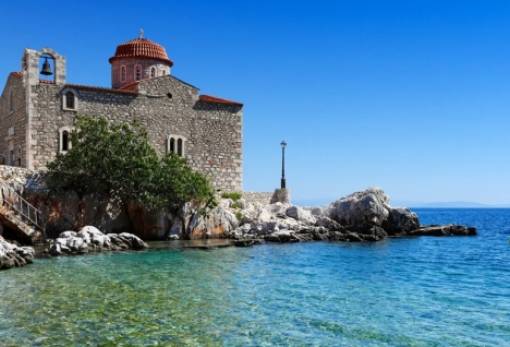 Κοκκάλα: Το άγνωστο χωριό της Μάνης με τις όμορφες, βοτσαλωτές παραλίες