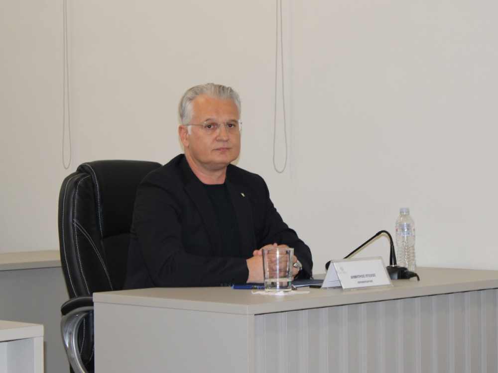 &Pi;&alpha;&tau;&eta;&mu;έ&nu;&omicron; &gamma;&kappa;ά&zeta;&iota; &eta; &Pi;&epsilon;&rho;&iota;&phi;έ&rho;&epsilon;&iota;&alpha;  &sigma;&tau;&eta;&nu; &kappa;&omicron;ύ&rho;&sigma;&alpha; &alpha;&nu;ά&pi;&tau;&upsilon;&xi;&eta;&sigmaf;