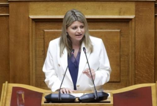 Ν. Γρηγοράκου: «Απαράδεκτη ταλαιπωρία των εκπαιδευτικών για τη μεταφορά σχολικών βιβλίων»