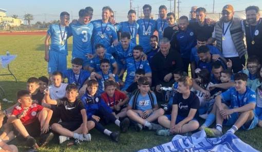 &Phi;&iota;έ&sigma;&tau;&alpha; &kappa;&alpha;&iota; &alpha;&pi;&omicron;&nu;&omicron;&mu;ή &sigma;&tau;&omicron;&nu; &Beta;&lambda;&alpha;&chi;&iota;ώ&tau;&eta; &gamma;&iota;&alpha; &tau;&omicron;&nu; &pi;&rho;&omega;&tau;&alpha;&theta;&lambda;&eta;&tau;ή &Alpha;&sigma;&tau;έ&rho;&alpha;! (&Phi;&Omega;&Tau;&Omicron;)