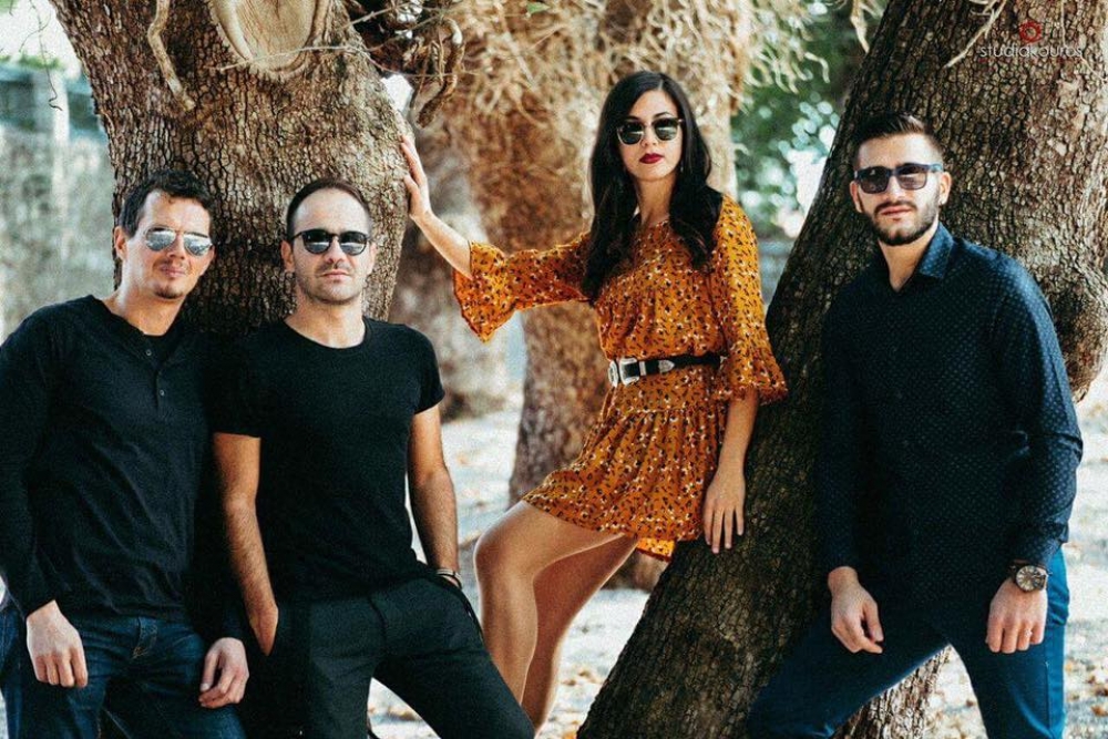 O &Tau;. &Sigma;&kappa;&iota;ά&delta;&alpha;&sigmaf; &kappa;&alpha;&iota; &eta; &omicron;&rho;&chi;ή&sigma;&tau;&rho;&alpha; &tau;&omicron;&upsilon; &sigma;&epsilon; live &mu;&omicron;&nu;&omicron;&pi;ά&tau;&iota;&alpha; &sigma;&tau;&omicron; Level!