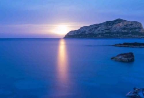 «Από Πανσέληνο σε Πανσέληνο» στη Μονεμβασιά: Ένα πρωτότυπο φωτογραφικό οδοιπορικό