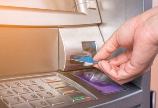ΑΤΜ: Σε εφαρμογή την ερχόμενη Δευτέρα η κατάργηση χρεώσεων