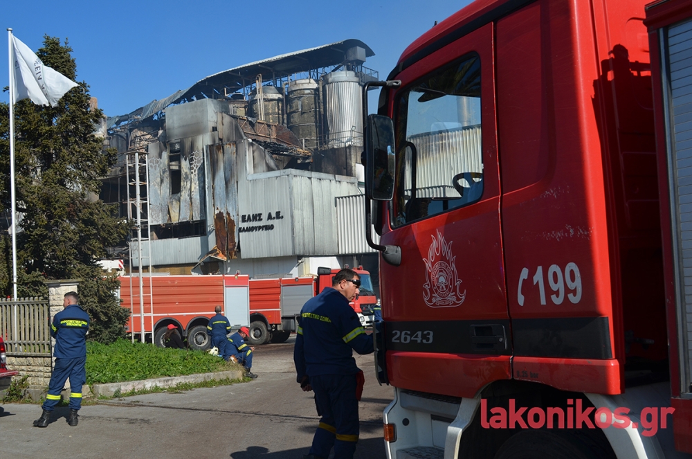 Καλύτερη η κατάσταση από την πυρκαγιά στο πυρηνελαιουργείο Χατζέλη
