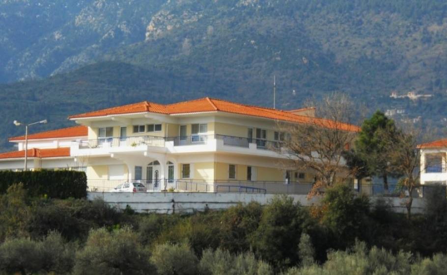 Ά&nu;&omicron;&iota;&xi;&epsilon; &pi;&alpha;&nu;&iota;ά &eta; &laquo;&kappa;&iota;&beta;&omega;&tau;ό&sigmaf;&raquo; &tau;&eta;&sigmaf; &alpha;&nu;&theta;&rho;&omega;&pi;&iota;ά&sigmaf; &kappa;&alpha;&iota; &alpha;&xi;&iota;&omicron;&pi;&rho;έ&pi;&epsilon;&iota;&alpha;&sigmaf; &sigma;&tau;&eta; &Mu;&alpha;&gamma;&omicron;ύ&lambda;&alpha;