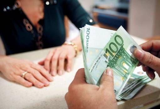 Επίδομα κοινωνικής αλληλεγγύης: Οι δικαιούχοι που θα λάβουν έως 840 ευρώ