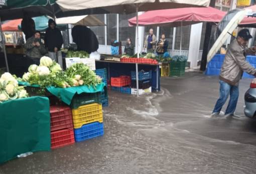 Βενετία η Σπάρτη: Ισχυρή καταιγίδα έπληξε παζάρι και Open Mall (photos)