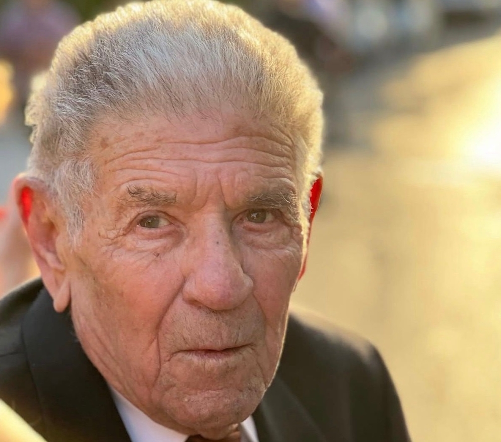 &Tau;&omicron;&nu; &chi;&alpha;&mu;ό &tau;&omicron;&upsilon; &pi;&alpha;&tau;έ&rho;&alpha; &tau;&omicron;&upsilon; &pi;&epsilon;&nu;&theta;&epsilon;ί &omicron; &beta;&omicron;&upsilon;&lambda;&epsilon;&upsilon;&tau;ή&sigmaf; &Nu;&epsilon;&omicron;&kappa;&lambda;ή&sigmaf; &Kappa;&rho;&eta;&tau;&iota;&kappa;ό&sigmaf;