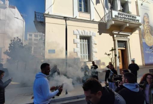 «Κάπνισαν» την Τρίπολη οι διαμαρτυρόμενοι μελισσοκόμοι