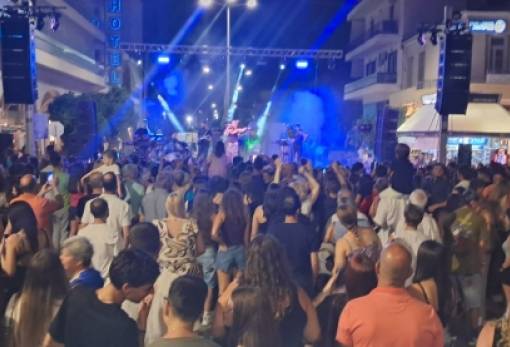 Ζωντάνια, ρυθμός και τόνωση της αγοράς στη «Λευκή Νύχτα» της Σπάρτης