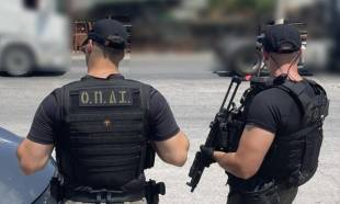&Sigma;&phi;ί&gamma;&gamma;&epsilon;&iota; &kappa;&iota; ά&lambda;&lambda;&omicron; &omicron; &kappa;&lambda;&omicron;&iota;ό&sigmaf; &kappa;&alpha;&tau;ά &tau;&eta;&sigmaf; &pi;&alpha;&rho;&alpha;&beta;&alpha;&tau;&iota;&kappa;ό&tau;&eta;&tau;&alpha;&sigmaf; &sigma;&tau;&alpha; &chi;&omega;&rho;&iota;ά &tau;&eta;&sigmaf; &Sigma;&pi;ά&rho;&tau;&eta;&sigmaf;