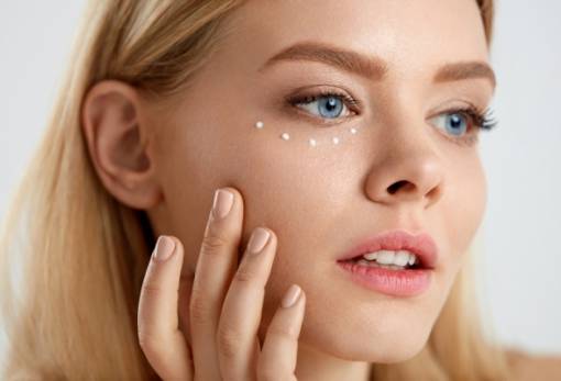 Πότε πρέπει να απλώνεις την κρέμα ματιών;