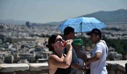 &Epsilon;&upsilon;&rho;ώ&pi;&eta; 2025: &Rho;&epsilon;&kappa;ό&rho; &zeta;έ&sigma;&tau;&eta;&sigmaf; &kappa;&alpha;&iota; &epsilon;&pi;&iota;&pi;&tau;ώ&sigma;&epsilon;&omega;&nu; &alpha;&pi;ό &tau;&eta;&nu; &kappa;&lambda;&iota;&mu;&alpha;&tau;&iota;&kappa;ή &kappa;&rho;ί&sigma;&eta;