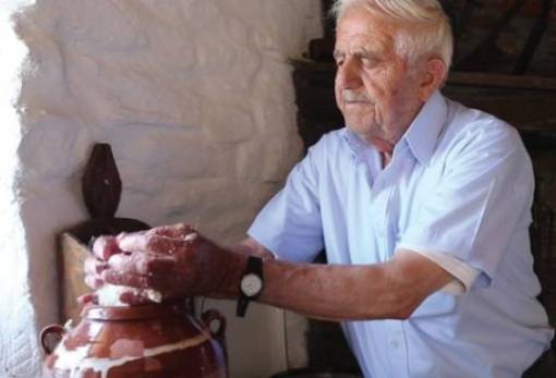 Το «εθνικό» τουλουμοτύρι του Ζάρακα σε ένα συλλεκτικό λεύκωμα