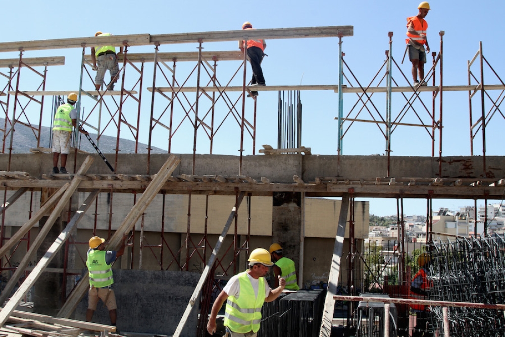 &Alpha;&upsilon;&xi;ά&nu;&epsilon;&tau;&alpha;&iota; &mu;&epsilon; 44,4% &eta; έ&kappa;&delta;&omicron;&sigma;&eta; &nu;έ&omega;&nu; &omicron;&iota;&kappa;&omicron;&delta;&omicron;&mu;&iota;&kappa;ώ&nu; &alpha;&delta;&epsilon;&iota;ώ&nu;