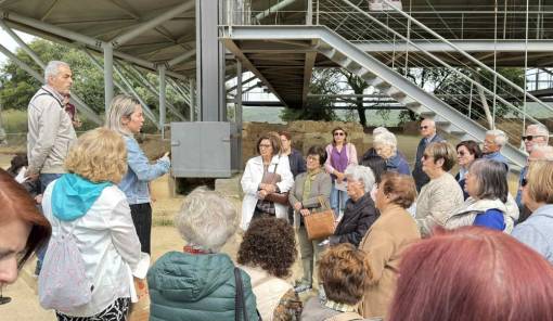 &Sigma;&tau;&alpha; &beta;ή&mu;&alpha;&tau;&alpha; &tau;&eta;&sigmaf; &iota;&sigma;&tau;&omicron;&rho;ί&alpha;&sigmaf; &kappa;&alpha;&iota; &tau;&eta;&sigmaf; &pi;&alpha;&rho;ά&delta;&omicron;&sigma;&eta;&sigmaf;: &Omicron;&iota; &Gamma;&omicron;&rho;&tau;ύ&nu;&iota;&omicron;&iota; &tau;&eta;&sigmaf; &Sigma;&pi;ά&rho;&tau;&eta;&sigmaf; &tau;&alpha;&xi;ί&delta;&epsilon;&psi;&alpha;&nu; &sigma;&epsilon; &Pi;ύ&lambda;&omicron; &kappa;&alpha;&iota; &Alpha;&nu;ά&kappa;&tau;&omicron;&rho;&omicron; &tau;&omicron;&upsilon; &Nu;έ&sigma;&tau;&omicron;&rho;&alpha;