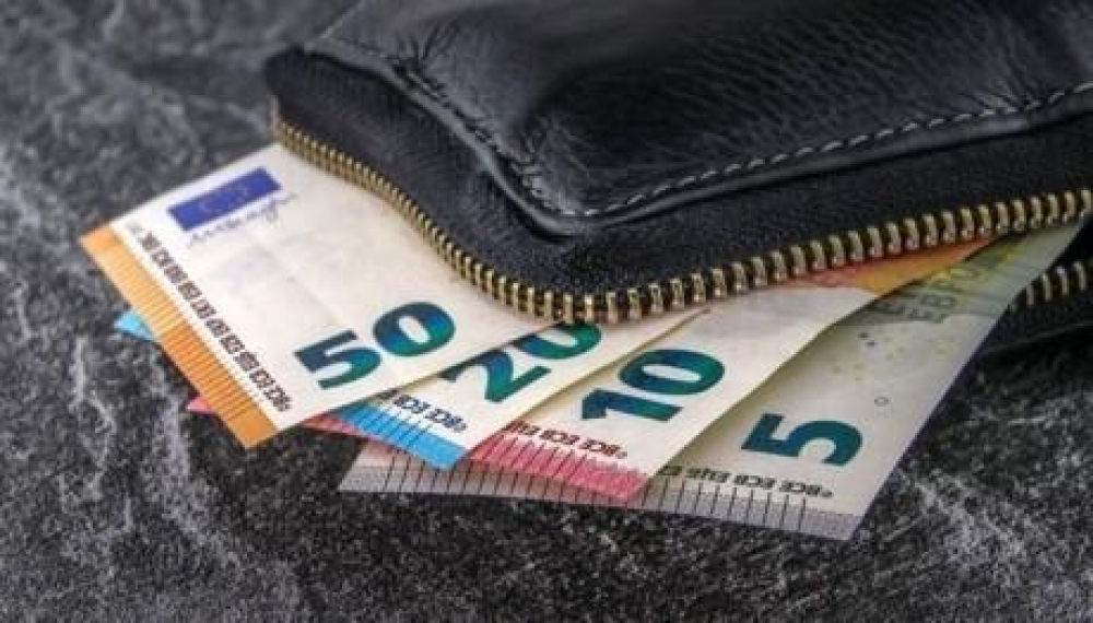 Εισόδημα: Οι αυξήσεις που έρχονται σε μισθούς και επιδόματα