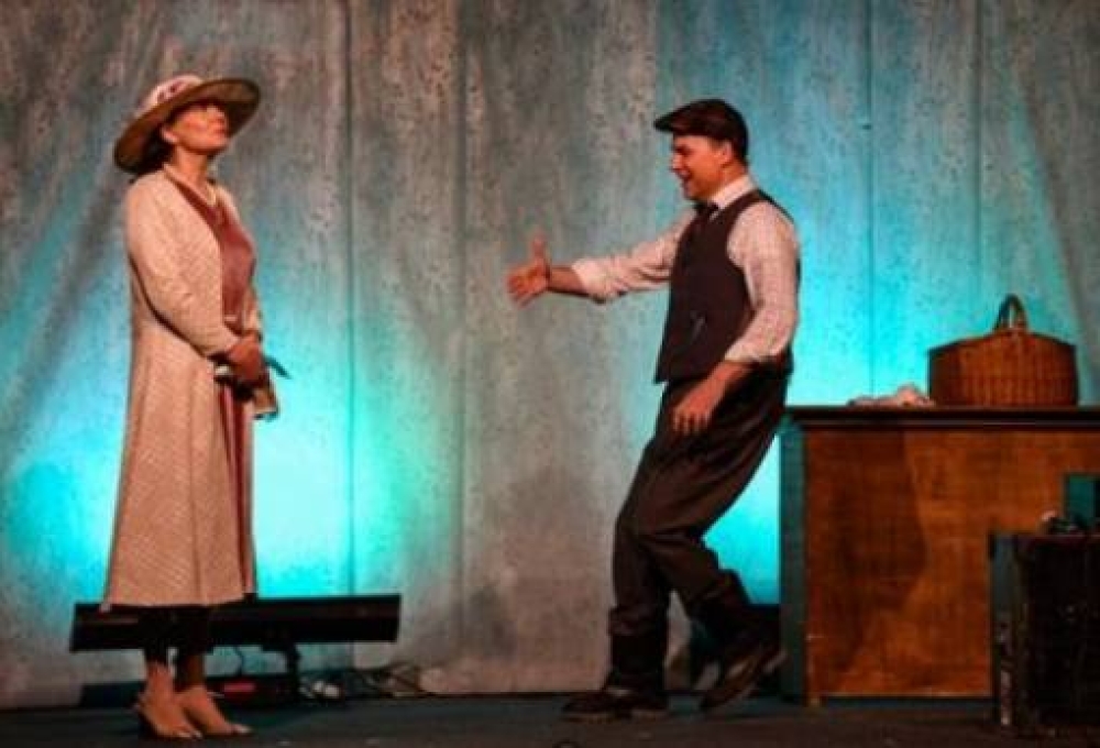 &Sigma;&omicron;&upsilon; &alpha;&rho;έ&sigma;&epsilon;&iota; &tau;&omicron; &theta;έ&alpha;&tau;&rho;&omicron;; &Pi;ή&gamma;&alpha;&iota;&nu;&epsilon; &Tau;&rho;&iota;&alpha;&kappa;&omicron;&sigma;ί&omega;&nu; 32, &sigma;&tau;&eta; &Sigma;&pi;ά&rho;&tau;&eta;