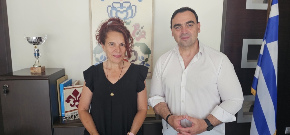 &Sigma;&tau;&omicron; &kappa;&alpha;&lambda;&epsilon;&nu;&tau;ά&rho;&iota; &tau;&omicron;&upsilon; &Pi;&rho;&omega;&tau;&alpha;&theta;&lambda;ή&mu;&alpha;&tau;&omicron;&sigmaf; &Epsilon;&lambda;&lambda;ά&delta;&alpha;&sigmaf; &phi;έ&tau;&omicron;&sigmaf; &tau;&omicron; &Rho;ά&lambda;&lambda;&upsilon; &laquo;&Mu;&omicron;&lambda;ώ&nu; &Lambda;&alpha;&beta;έ&raquo;