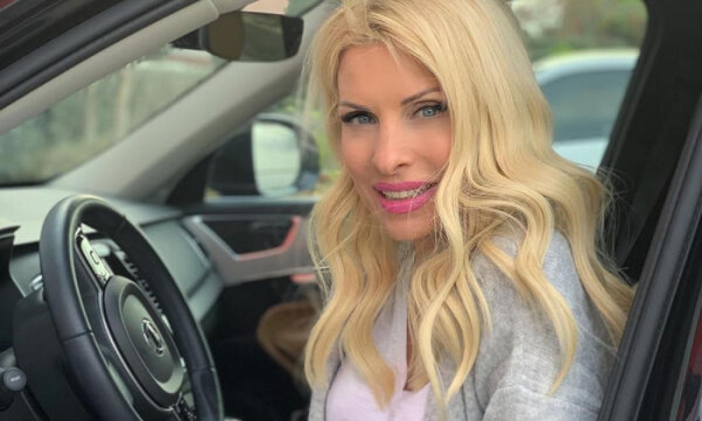 &Sigma;&tau;&omicron; &Mu;&upsilon;&sigma;&tau;&rho;ά &gamma;&iota;&alpha; &mu;&iota;&alpha; &sigma;ύ&nu;&tau;&omicron;&mu;&eta; &alpha;&pi;ό&delta;&rho;&alpha;&sigma;&eta; &eta; &Epsilon;&lambda;έ&nu;&eta; &Mu;&epsilon;&nu;&epsilon;&gamma;ά&kappa;&eta;