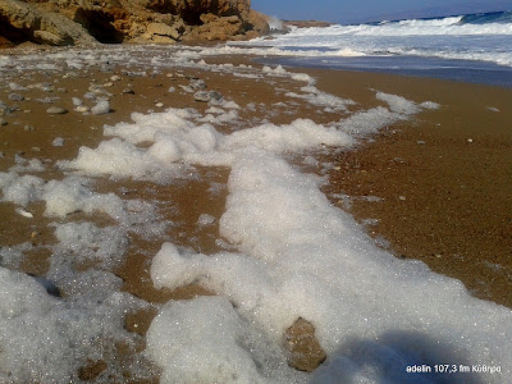 Σπάνιο φυσικό φαινόμενο: «Cappuccino coast» στα Κύθηρα