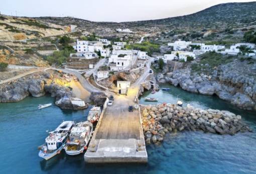 Πλοίο δεν μπόρεσε να «πιάσει» Αντικύθηρα λόγω καιρού