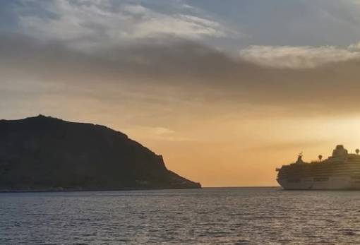 «Έπιασε» Μονεμβασιά το πρώτο κρουαζιερόπλοιο της σεζόν