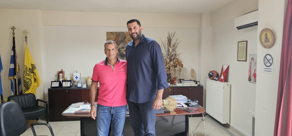 &Sigma;&tau;&eta; &Sigma;&pi;ά&rho;&tau;&eta; &omicron; &pi;&rho;ώ&eta;&nu; &mu;&pi;&alpha;&sigma;&kappa;&epsilon;&tau;&mu;&pi;&omicron;&lambda;ί&sigma;&tau;&alpha;&sigmaf; &Gamma;&iota;ά&nu;&nu;&eta;&sigmaf; &Mu;&pi;&omicron;&upsilon;&rho;&omicron;ύ&sigma;&eta;&sigmaf;