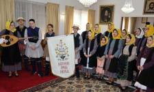 &Kappa;&alpha;&lambda;ή &chi;&rho;&omicron;&nu;&iota;ά, &Lambda;ά&kappa;&omega;&nu;&epsilon;&sigmaf; ό&pi;&omicron;&upsilon; &gamma;&eta;&sigmaf;!