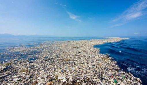 &Tau;&epsilon;&rho;ά&sigma;&tau;&iota;&omicron; &laquo;&nu;&eta;&sigma;ί&raquo; &pi;&lambda;&alpha;&sigma;&tau;&iota;&kappa;ώ&nu; &sigma;&tau;&omicron;&nu; &Epsilon;&iota;&rho;&eta;&nu;&iota;&kappa;ό &Omega;&kappa;&epsilon;&alpha;&nu;ό