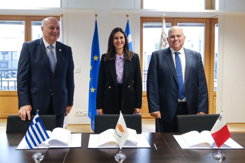 &Mu;&nu;&eta;&mu;ό&nu;&iota;&omicron; &sigma;&upsilon;&nu;&epsilon;&rho;&gamma;&alpha;&sigma;ί&alpha;&sigmaf; &mu;&epsilon;&tau;&alpha;&xi;ύ &Epsilon;&lambda;&lambda;ά&delta;&alpha;&sigmaf;- &Kappa;ύ&pi;&rho;&omicron;&upsilon; &kappa;&alpha;&iota; &Mu;ά&lambda;&tau;&alpha;&sigmaf; &upsilon;&pi;έ&gamma;&rho;&alpha;&psi;&epsilon; &omicron; &Kappa;ώ&sigma;&tau;&alpha;&sigmaf; &Tau;&sigma;&iota;ά&rho;&alpha;&sigmaf;