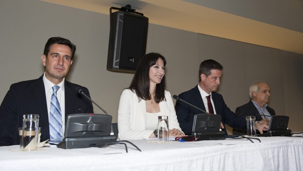 &Delta;&rho;&omicron;&mu;&omicron;&lambda;&omicron;&gamma;&omicron;ύ&nu;&tau;&alpha;&iota; 15 &sigma;&chi;έ&delta;&iota;&alpha; &gamma;&iota;&alpha; &mu;&epsilon;&gamma;ά&lambda;&epsilon;&sigmaf; &tau;&omicron;&upsilon;&rho;&iota;&sigma;&tau;&iota;&kappa;έ&sigmaf; &epsilon;&pi;&epsilon;&nu;&delta;ύ&sigma;&epsilon;&iota;&sigmaf;