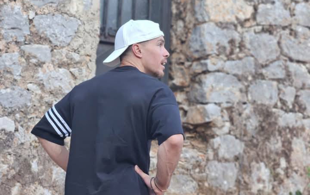 &Omicron; &Lambda;. &Pi;&epsilon;&tau;&rho;&omicron;ύ&nu;&iota;&alpha;&sigmaf; &gamma;ύ&rho;&iota;&sigma;&epsilon; &sigma;&tau;&eta; &laquo;&delta;ί&kappa;&eta;&raquo; &tau;&omicron;&upsilon; &Lambda;ά&gamma;&iota;&alpha;: Ύ&mu;&nu;&omicron;&sigmaf; &sigma;&tau;&eta; &mu;&alpha;&nu;&iota;ά&tau;&iota;&kappa;&eta; &kappa;&alpha;&tau;&alpha;&gamma;&omega;&gamma;ή &tau;&omicron;&upsilon;