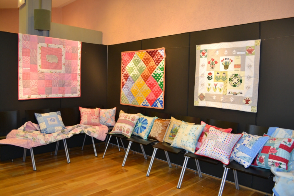 &Epsilon;&rho;&gamma;&alpha;&sigma;&tau;ή&rho;&iota;&alpha; quilting &kappa;&alpha;&iota; patchwork &sigma;&tau;&omicron; &Mu;&omicron;&upsilon;&sigma;&epsilon;ί&omicron; &Epsilon;&lambda;&iota;ά&sigmaf; &kappa;&alpha;&iota; &Lambda;&alpha;&delta;&iota;&omicron;ύ