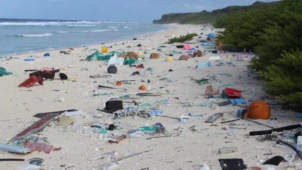 Πλαστικά σκουπίδια από όλο τον κόσμο βρέθηκαν σε απομακρυσμέν νησί