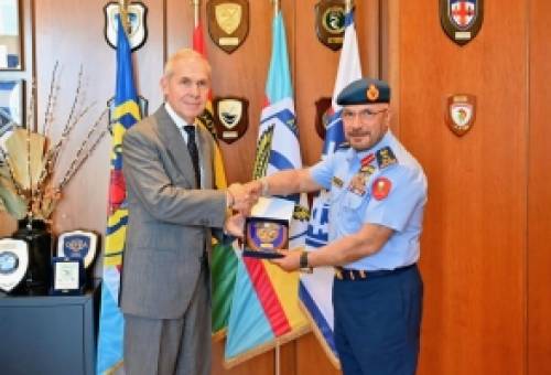 Διπλωματικές επαφές Δαβάκη στο ΥΠΕΘΑ