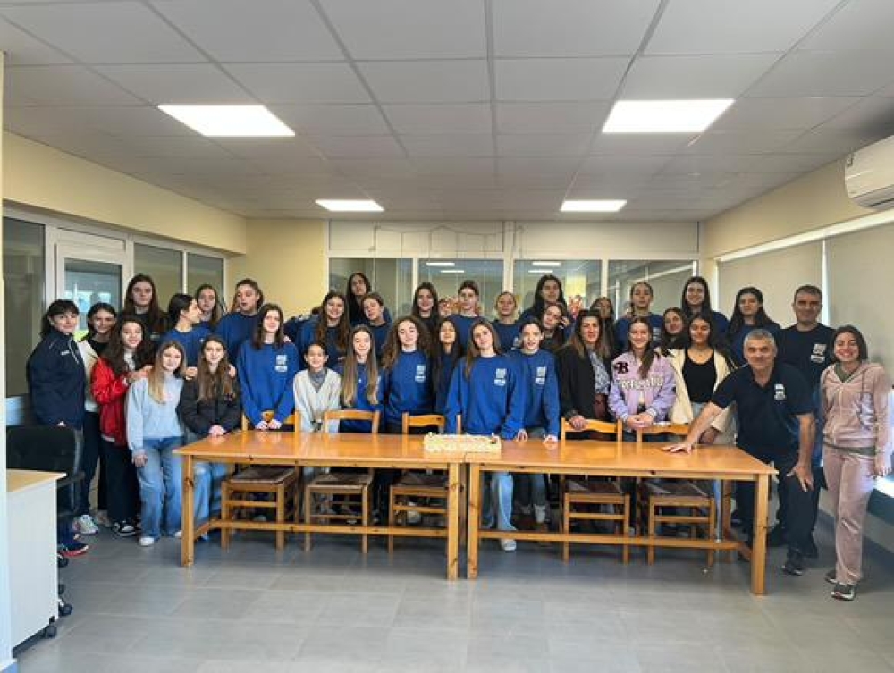 &laquo;&Chi;&rho;ό&nu;&iota;&alpha; &pi;&omicron;&lambda;&lambda;ά&raquo; &alpha;&pi;ό &Mu;&omicron;&lambda;ά&omicron;&upsilon;&sigmaf;  &epsilon;ί&pi;&epsilon; &eta; &Epsilon;&theta;&nu;&iota;&kappa;ή &beta;ό&lambda;&epsilon;ϊ &Gamma;&upsilon;&nu;&alpha;&iota;&kappa;ώ&nu; &Kappa;16