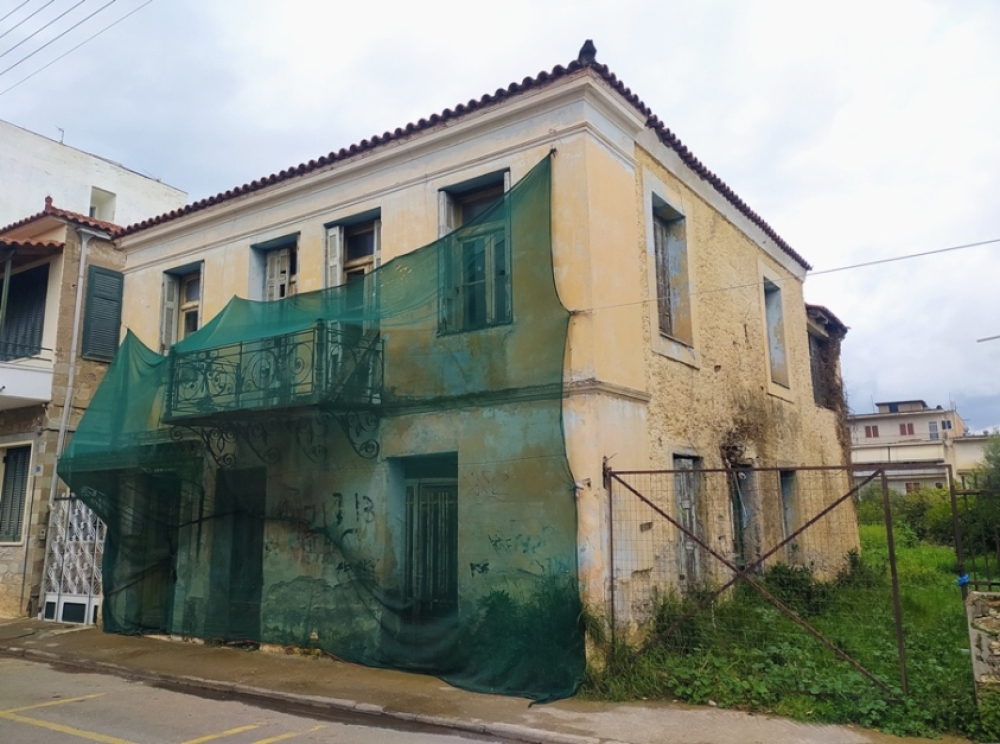 Ό&tau;&alpha;&nu; &phi;&epsilon;ύ&gamma;&epsilon;&iota; έ&nu;&alpha; &sigma;&pi;ί&tau;&iota; (&Alpha;&gamma;&eta;&sigma;&iota;&lambda;ά&omicron;&upsilon; 110-&Sigma;&pi;ά&rho;&tau;&eta;)