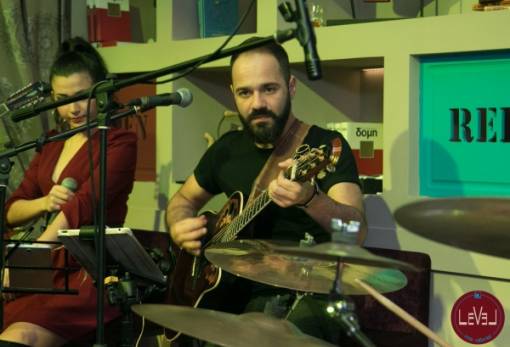 Την Παρασκευή 26/1 έχει live με τον Τ. Σκιαδά στο «Level»!