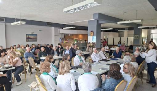 &laquo;&Eta; &alpha;&gamma;ά&pi;&eta; &delta;&epsilon;&nu; έ&chi;&epsilon;&iota; &eta;&lambda;&iota;&kappa;ί&alpha;&raquo;: &Xi;&epsilon;&chi;&omega;&rho;&iota;&sigma;&tau;ή &gamma;&iota;&omicron;&rho;&tau;ή &gamma;&iota;&alpha; &tau;&eta; &Mu;&eta;&tau;έ&rho;&alpha; &sigma;&tau;&omicron; &Kappa;&Alpha;&Pi;&Eta; &Sigma;&pi;ά&rho;&tau;&eta;&sigmaf;