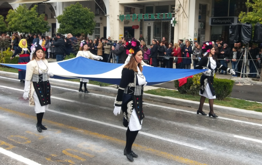 201 &chi;&rho;ό&nu;&iota;&alpha; &mu;&epsilon;&tau;ά &eta; &Epsilon;&pi;&alpha;&nu;ά&sigma;&tau;&alpha;&sigma;&eta; &alpha;&phi;&upsilon;&pi;&nu;ί&zeta;&epsilon;&iota;: &Epsilon;&omicron;&rho;&tau;&alpha;&sigma;&mu;ό&sigmaf; &tau;&eta;&sigmaf; 25&eta;&sigmaf; &Mu;&alpha;&rho;&tau;ί&omicron;&upsilon; &sigma;&tau;&eta; &Sigma;&pi;ά&rho;&tau;&eta;