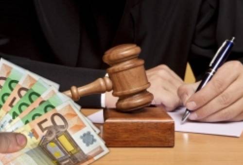 Ανεβάζει τις “στροφές” για κατασχέσεις η ΑΑΔΕ