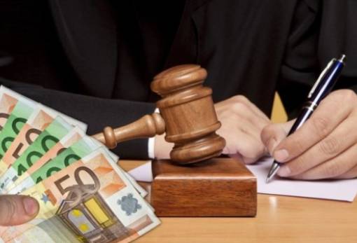 Ανεβάζει τις “στροφές” για κατασχέσεις η ΑΑΔΕ