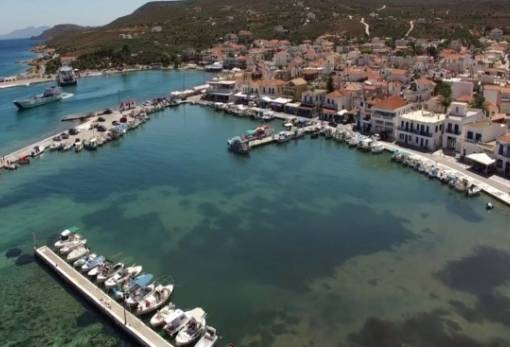 «Αποφορτίζουν» τον βυθό στην Ελαφόνησο