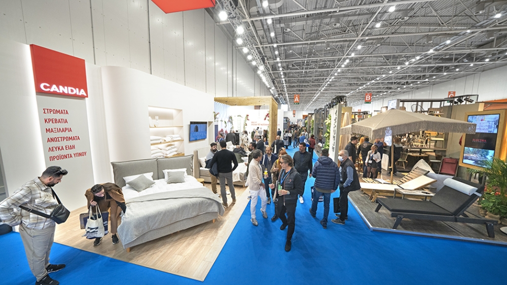 &Tau;&omicron; &Epsilon;&pi;&iota;&mu;&epsilon;&lambda;&eta;&tau;ή&rho;&iota;&omicron; &Lambda;&alpha;&kappa;&omega;&nu;ί&alpha;&sigmaf; &sigma;&upsilon;&mu;&mu;&epsilon;&tau;έ&chi;&epsilon;&iota; &sigma;&tau;&eta;&nu; έ&kappa;&theta;&epsilon;&sigma;&eta; &laquo;Xenia&raquo;