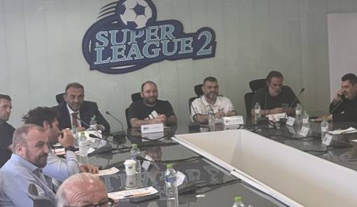 &Mu;&epsilon;&tau;&omicron;&nu;&omicron;&mu;ά&zeta;&epsilon;&tau;&alpha;&iota; &eta; SuperLeague 2 &kappa;&alpha;&tau;ό&pi;&iota;&nu; &epsilon;&mu;&pi;&omicron;&rho;&iota;&kappa;ή&sigmaf; &sigma;&upsilon;&mu;&phi;&omega;&nu;ί&alpha;&sigmaf; &mu;&epsilon; &nu;έ&omicron; &chi;&omicron;&rho;&eta;&gamma;ό