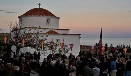 &Mu;&epsilon; &lambda;&alpha;&mu;&pi;&rho;ό&tau;&eta;&tau;&alpha; &kappa;&alpha;&iota; &sigma;&upsilon;&gamma;&kappa;ί&nu;&eta;&sigma;&eta; &eta; &epsilon;&omicron;&rho;&tau;ή &tau;&eta;&sigmaf; &Pi;&alpha;&nu;&alpha;&gamma;ί&alpha;&sigmaf; &Chi;&rho;&upsilon;&sigma;&alpha;&phi;ί&tau;&iota;&sigma;&sigma;&alpha;&sigmaf; &sigma;&tau;&omicron; &iota;&sigma;&tau;&omicron;&rho;&iota;&kappa;ό &Kappa;ά&sigma;&tau;&rho;&omicron; &Mu;&omicron;&nu;&epsilon;&mu;&beta;&alpha;&sigma;&iota;ά&sigmaf;