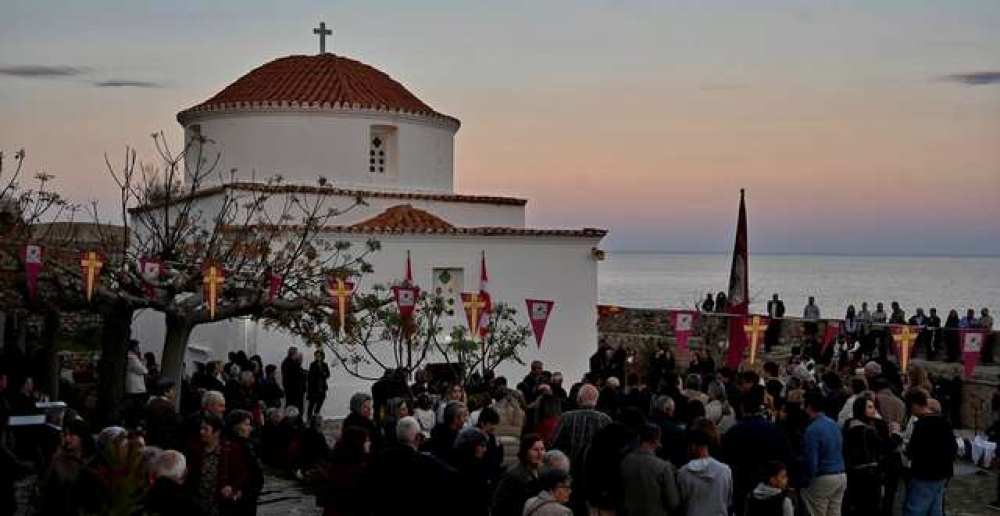 &Mu;&epsilon; &lambda;&alpha;&mu;&pi;&rho;ό&tau;&eta;&tau;&alpha; &kappa;&alpha;&iota; &sigma;&upsilon;&gamma;&kappa;ί&nu;&eta;&sigma;&eta; &eta; &epsilon;&omicron;&rho;&tau;ή &tau;&eta;&sigmaf; &Pi;&alpha;&nu;&alpha;&gamma;ί&alpha;&sigmaf; &Chi;&rho;&upsilon;&sigma;&alpha;&phi;ί&tau;&iota;&sigma;&sigma;&alpha;&sigmaf; &sigma;&tau;&omicron; &iota;&sigma;&tau;&omicron;&rho;&iota;&kappa;ό &Kappa;ά&sigma;&tau;&rho;&omicron; &Mu;&omicron;&nu;&epsilon;&mu;&beta;&alpha;&sigma;&iota;ά&sigmaf;