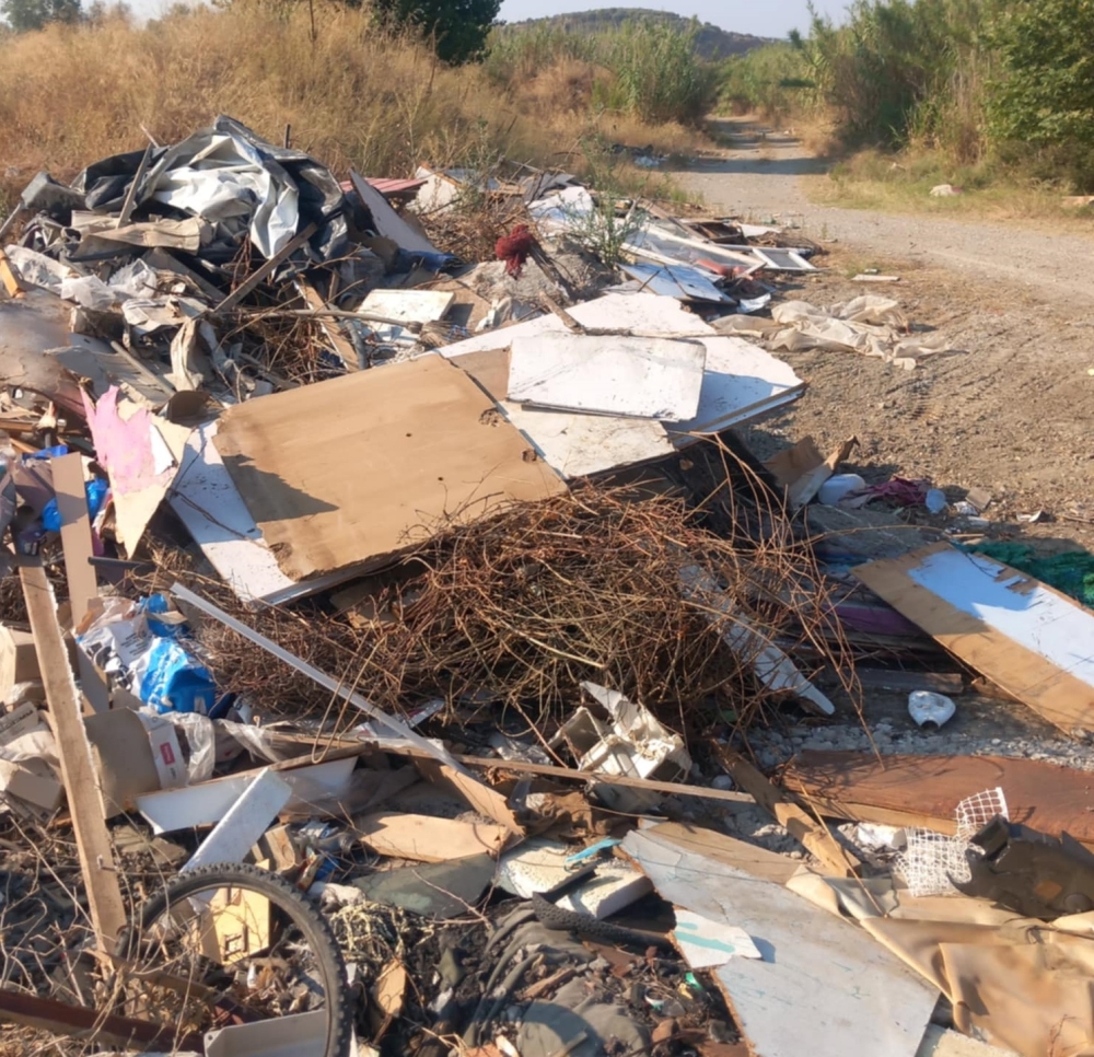 &Sigma;&kappa;&omicron;ύ&rho;&alpha;&hellip; &tau;&alpha; &pi;&rho;ά&gamma;&mu;&alpha;&tau;&alpha; &xi;&alpha;&nu;ά &sigma;&tau;&omicron;&nu; &Epsilon;&upsilon;&rho;ώ&tau;&alpha; (&Phi;&Omega;&Tau;&Omicron;)